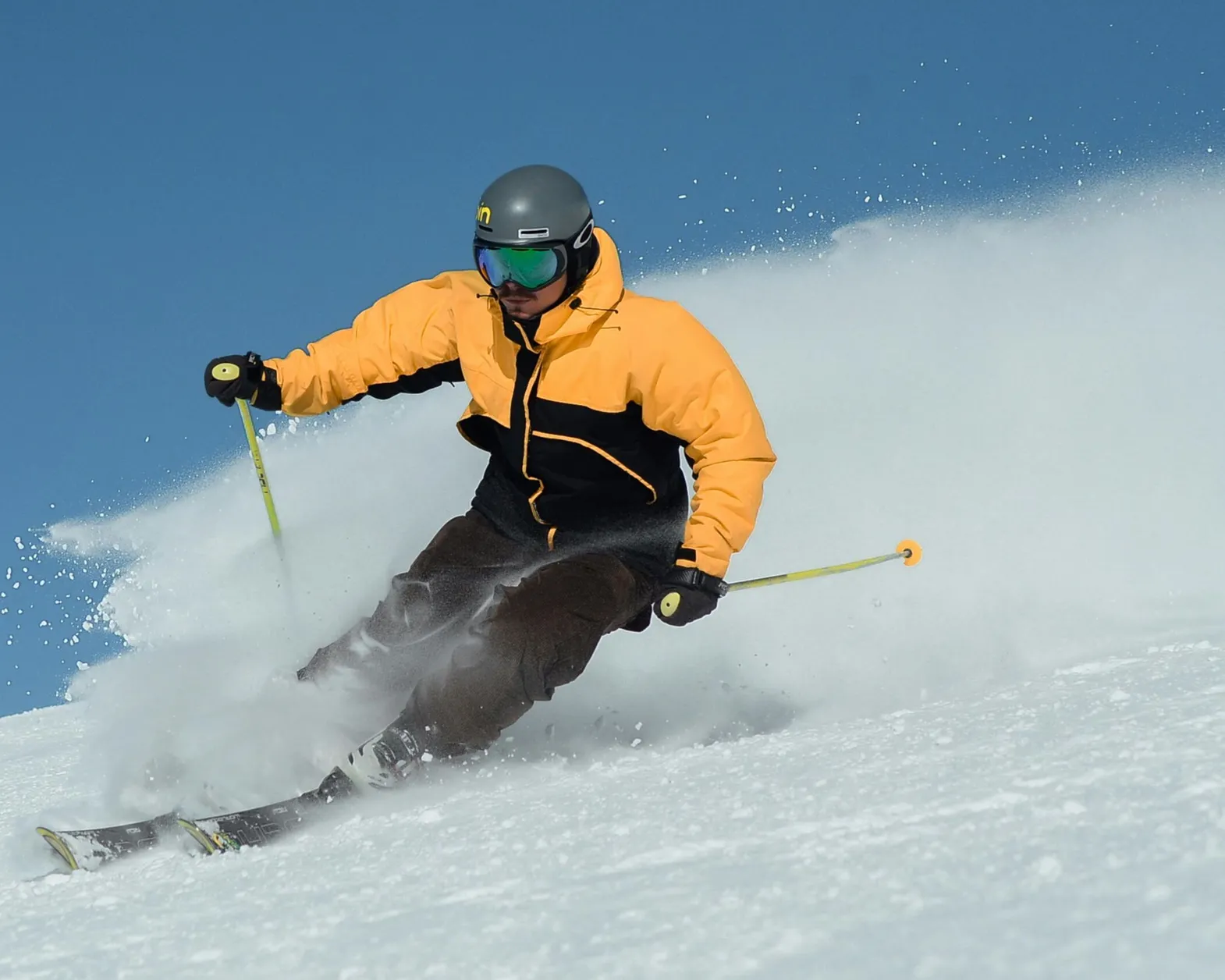 Man skiing